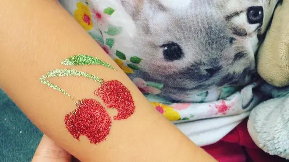 kersen glittertattoo