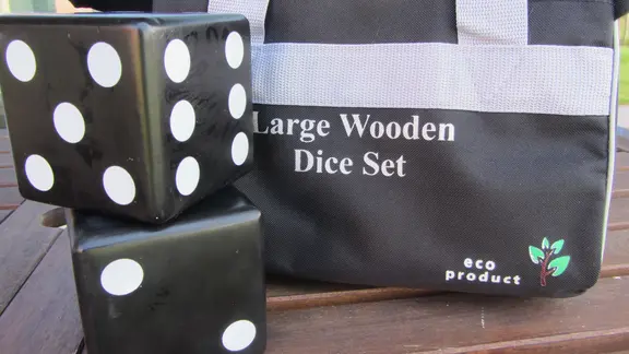 dobbelstenen hout het spel