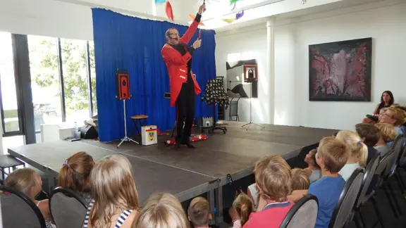 goochelshow op podium
