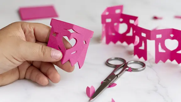 hartje in sjabloom met embossing gesneden